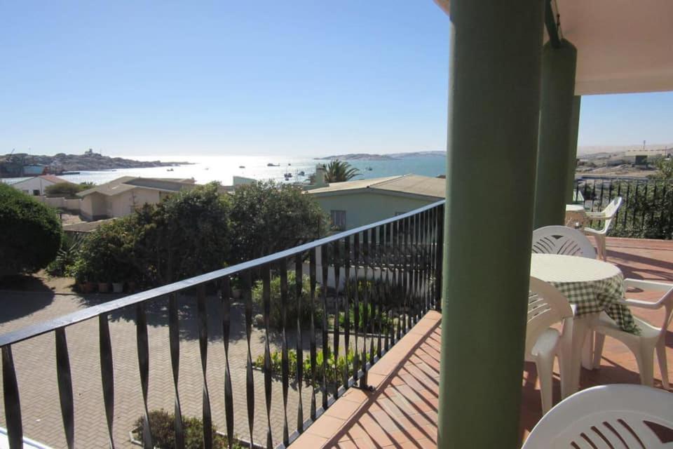 Zur Waterkant Guesthouse Lüderitz Dış mekan fotoğraf
